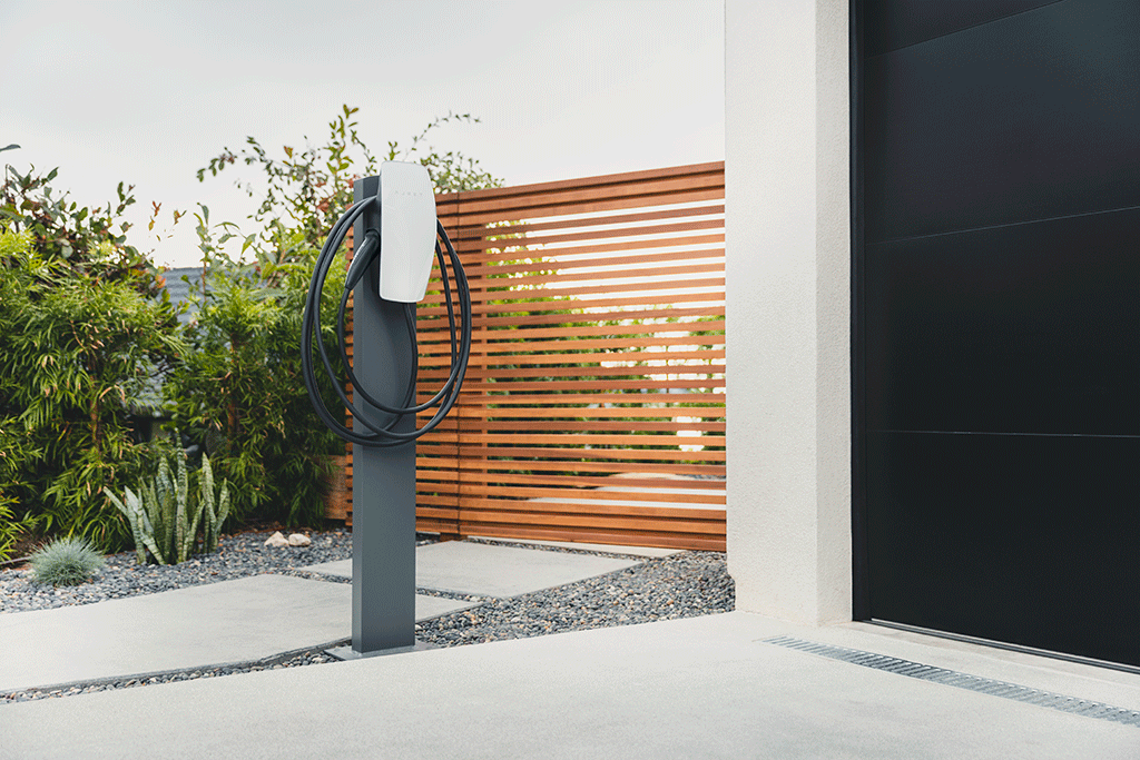 Tesla Wall Connector caricatore auto elettrica colonnina ricarica